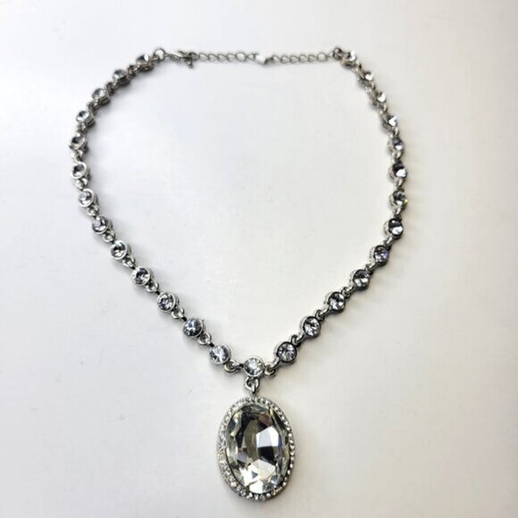 Oval Crystal Fashion Pendant Necklace - Picture 3 of 9